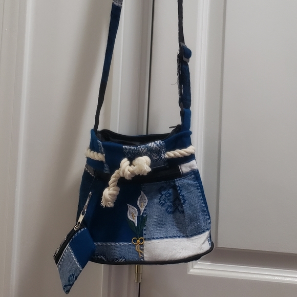 Purse - Picture 1 of 4